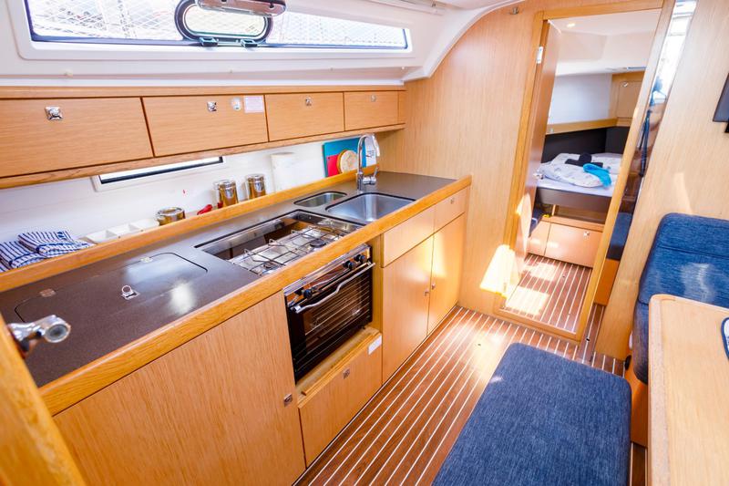Book yachts online - sailboat - Bavaria 41 Cruiser - Morning Breeze - rent