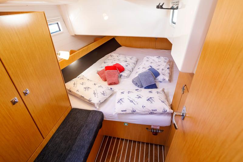 Book yachts online - sailboat - Bavaria 41 Cruiser - Morning Breeze - rent