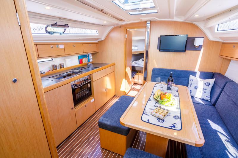 Book yachts online - sailboat - Bavaria 41 Cruiser - Morning Breeze - rent