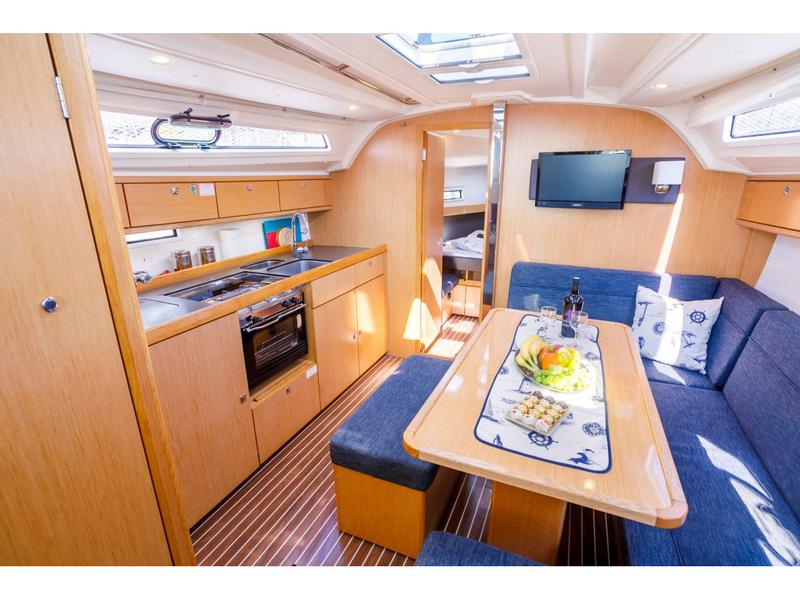 Book yachts online - sailboat - Bavaria 41 Cruiser - Morning Breeze - rent