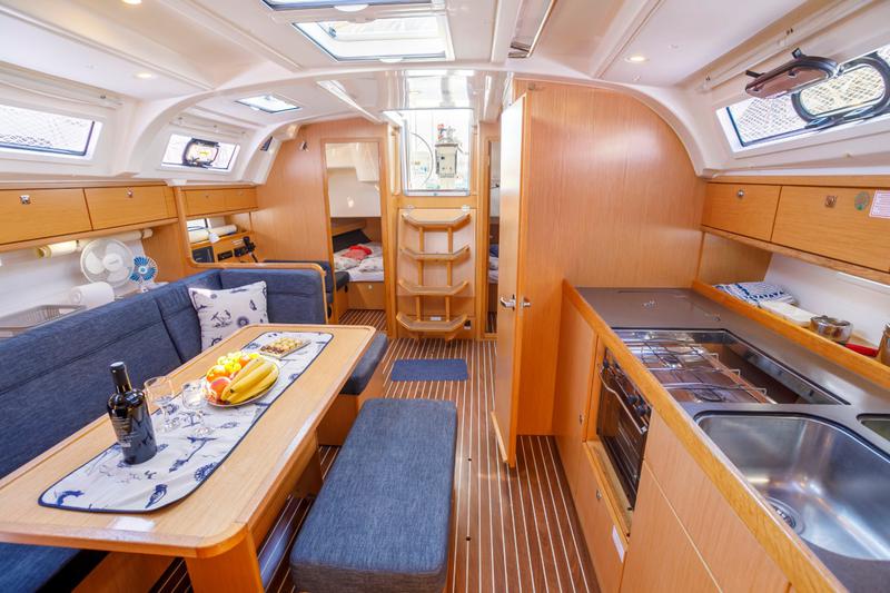 Book yachts online - sailboat - Bavaria 41 Cruiser - Morning Breeze - rent