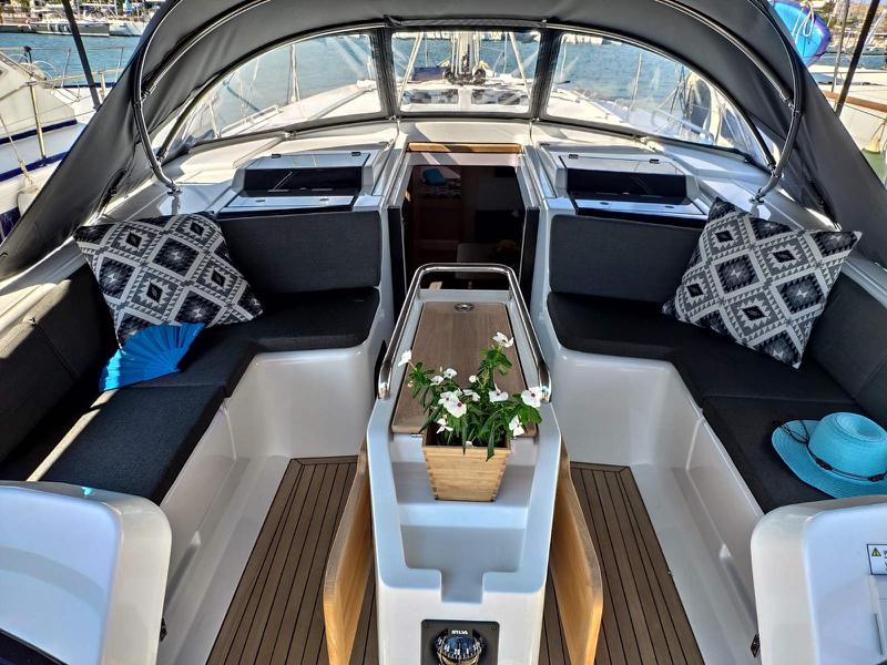 Book yachts online - sailboat - Hanse 458-Owner Edition LUX (GEN,AC,WATERMAKER) - AquaHolic - rent