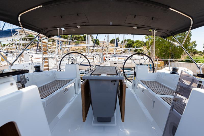 Book yachts online - sailboat - Oceanis 41.1 - Argyroula - Bow - Solar &amp; A/C - rent