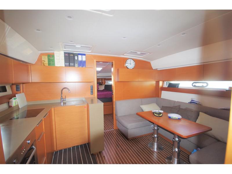 Book yachts online - motorboat - Bavaria Sport 450 - Lady Jean Marie - rent