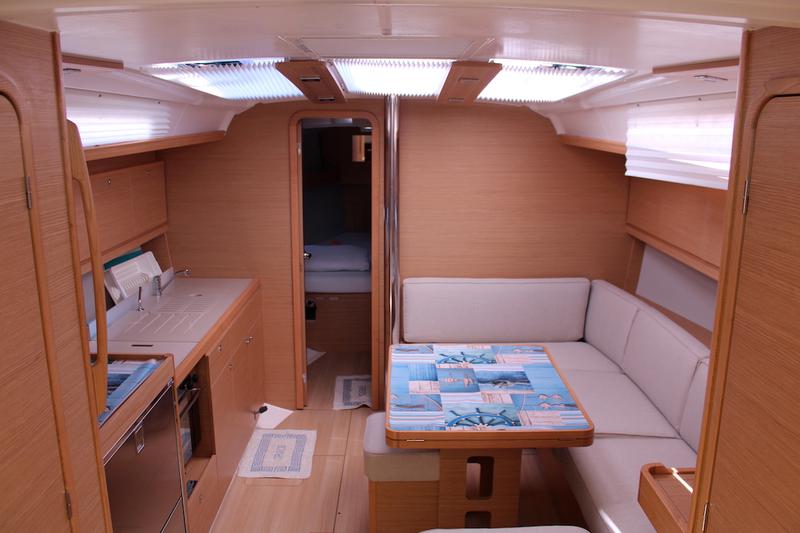 Book yachts online - sailboat - Dufour 390 Grand Large - Why Not 16 - rent