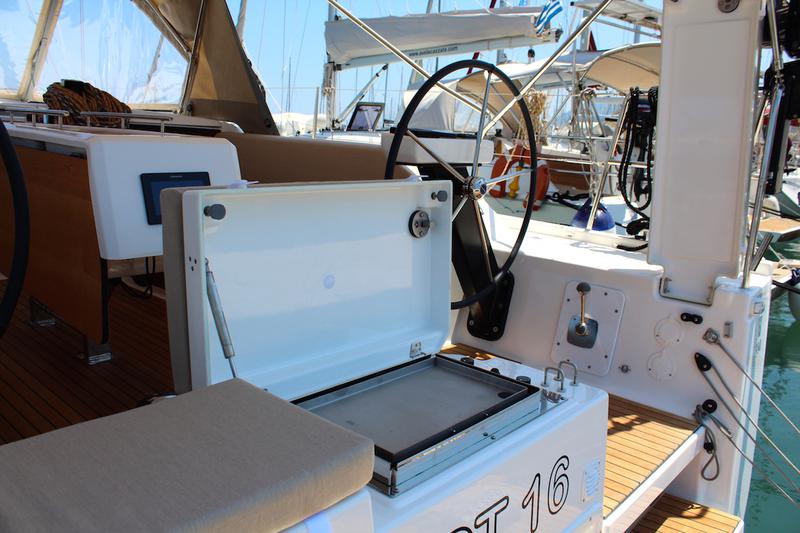 Book yachts online - sailboat - Dufour 390 Grand Large - Why Not 16 - rent