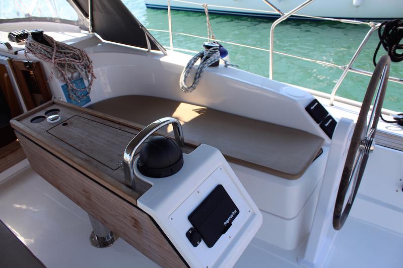 Book yachts online - sailboat - Bavaria 34 Cruiser - Why Not 15 - rent