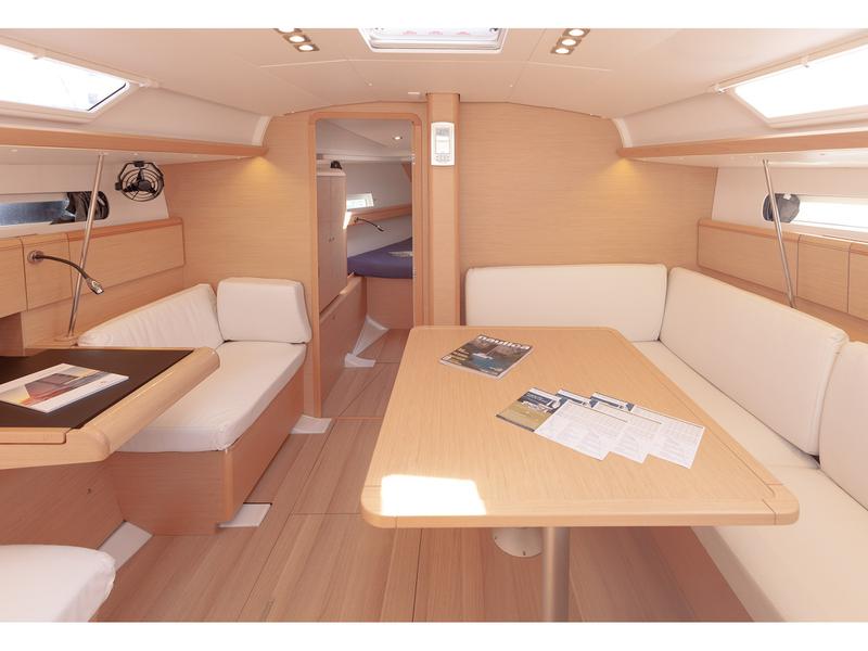 Book yachts online - sailboat - Sun Odyssey 419 - Mukoko II - rent