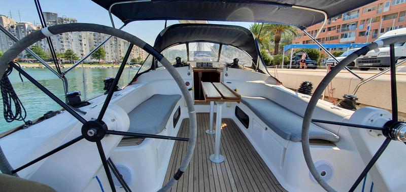 Book yachts online - sailboat - Salona 44 - Samoa, New regatta sails - rent