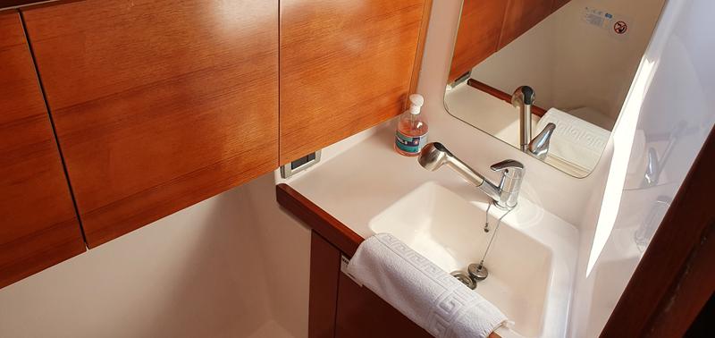 Book yachts online - sailboat - Salona 44 - Samoa, New regatta sails - rent