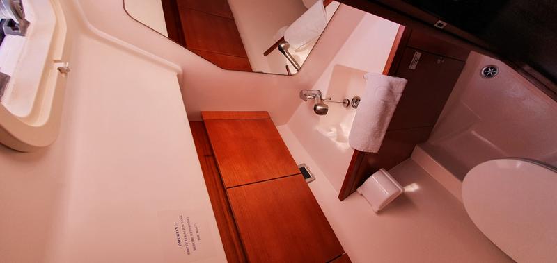 Book yachts online - sailboat - Salona 44 - Samoa, New regatta sails - rent