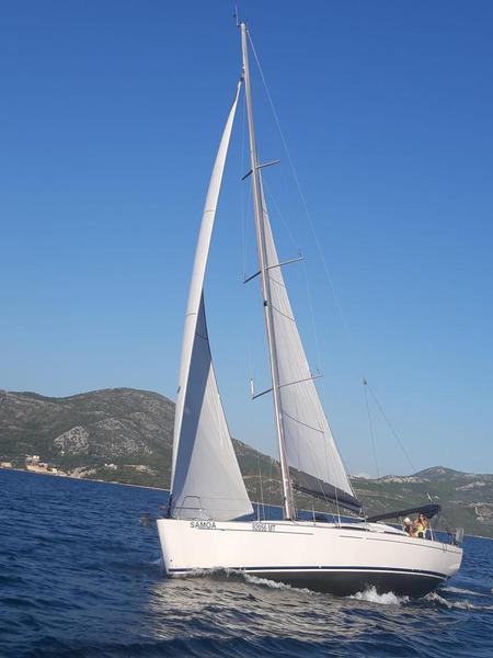 Book yachts online - sailboat - Salona 44 - Samoa, New regatta sails - rent