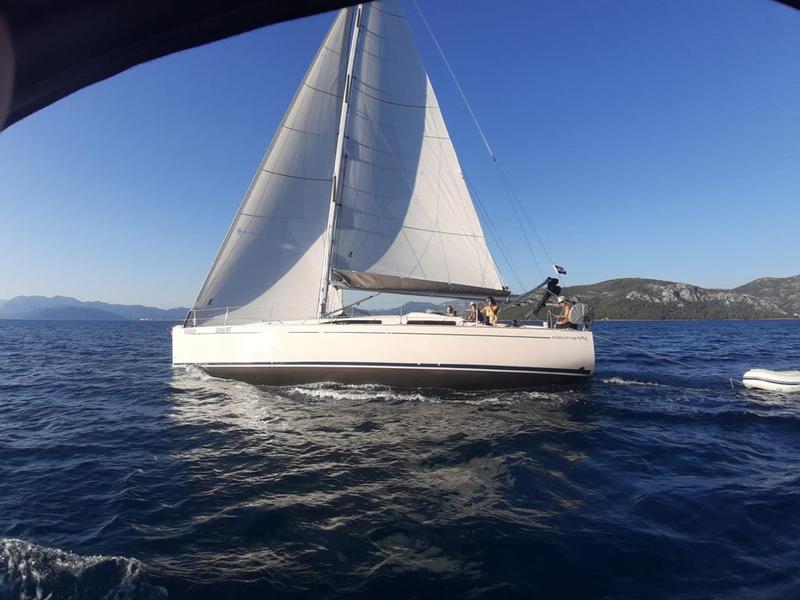 Book yachts online - sailboat - Salona 44 - Samoa, New regatta sails - rent