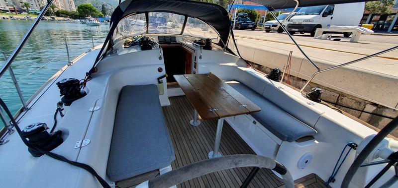 Book yachts online - sailboat - Salona 44 - Samoa, New regatta sails - rent