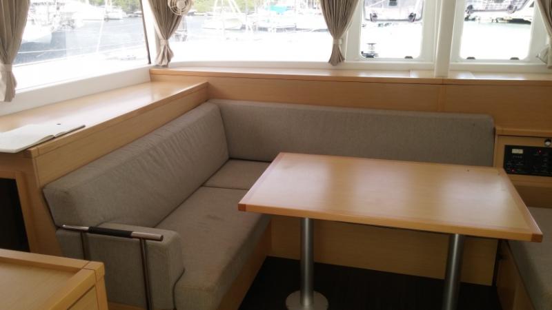 Book yachts online - catamaran - Lagoon 400 S2 - Gioia - rent