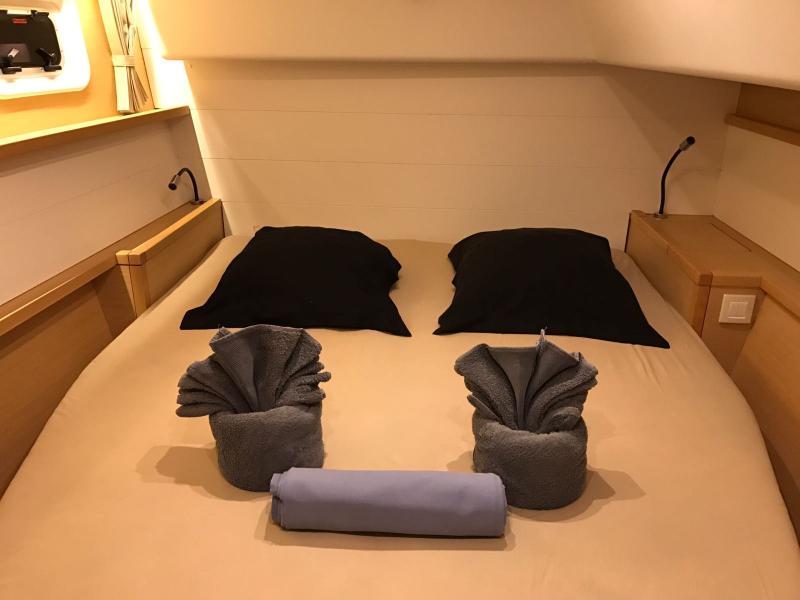 Book yachts online - catamaran - Lagoon 450 SporTop - Maui - rent