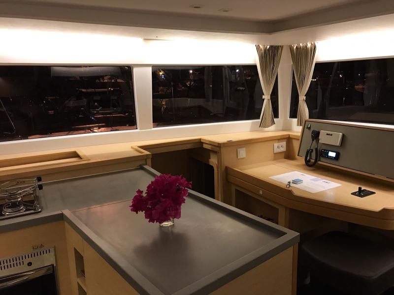 Book yachts online - catamaran - Lagoon 450 SporTop - Maui - rent