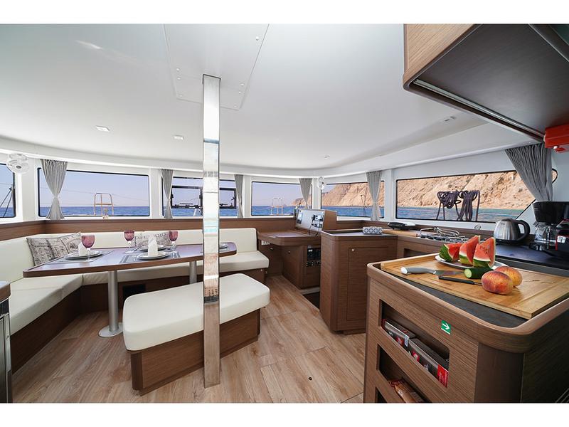 Book yachts online - catamaran - Lagoon 42 - Catalina | A/C generator watermaker - rent