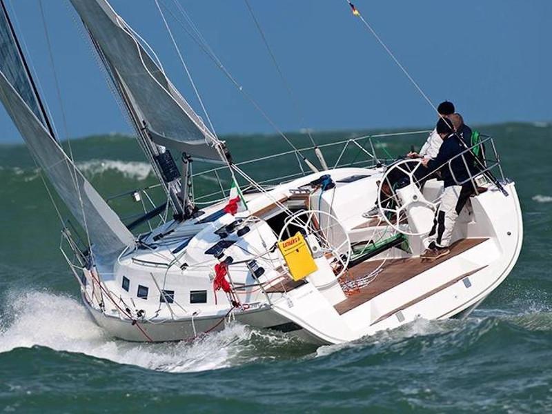 Book yachts online - sailboat - Bavaria 40 Cruiser S - Wilson - rent