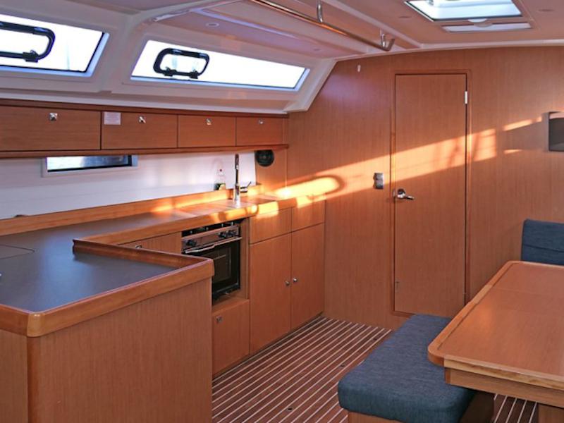 Book yachts online - sailboat - Bavaria Cruiser 46 - Amelva - rent