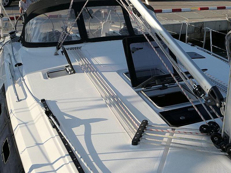 Book yachts online - sailboat - Bavaria Cruiser 46 - Amelva - rent