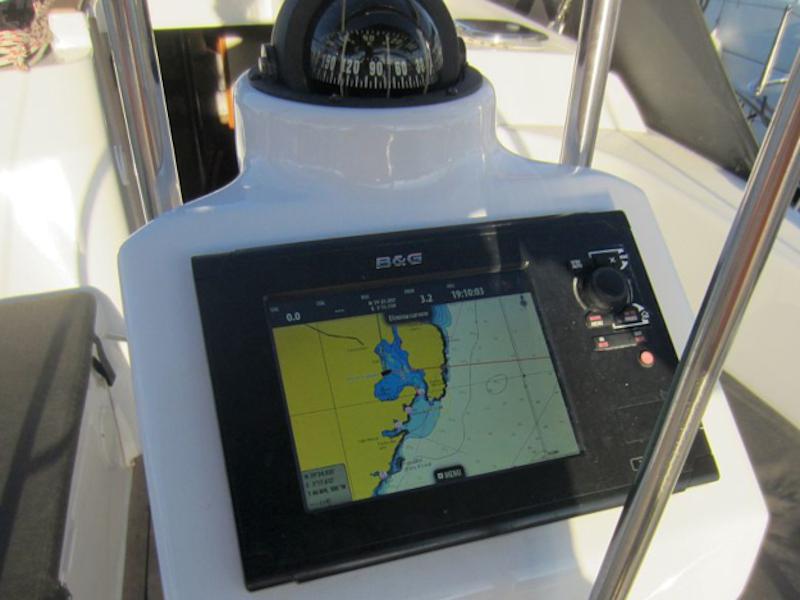 Book yachts online - sailboat - Hanse 325 - Aurelia - rent