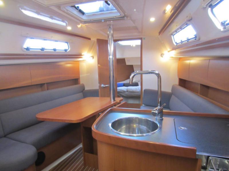 Book yachts online - sailboat - Hanse 325 - Aurelia - rent