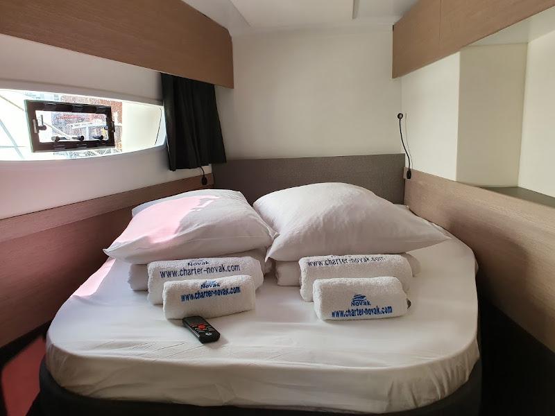 Book yachts online - catamaran - Astréa 42 - Discordia - rent