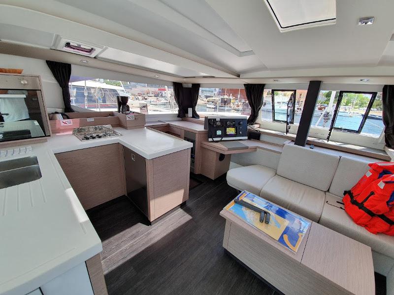 Book yachts online - catamaran - Astréa 42 - Discordia - rent