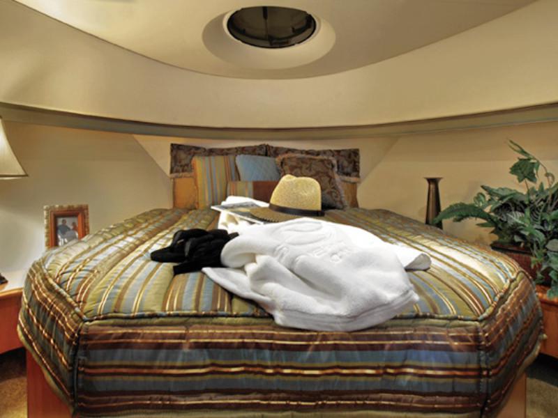 Book yachts online - motorboat - Silverton 36 C - Sam - rent