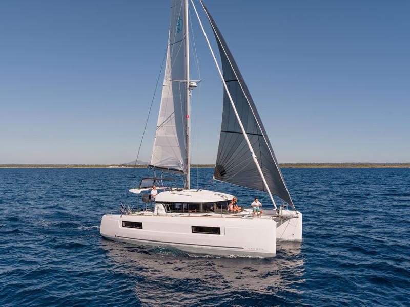 Book yachts online - catamaran - Lagoon 40 - MONARCH new 2020+AC+G - rent