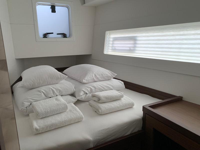 Book yachts online - catamaran - Lagoon 40 - MONARCH new 2020+AC+G - rent