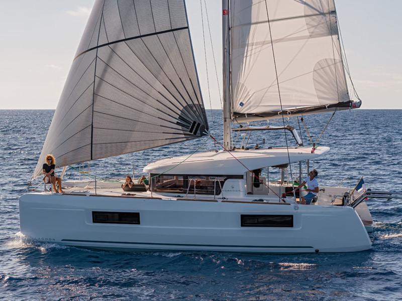 Book yachts online - catamaran - Lagoon 40 - MONARCH new 2020+AC+G - rent