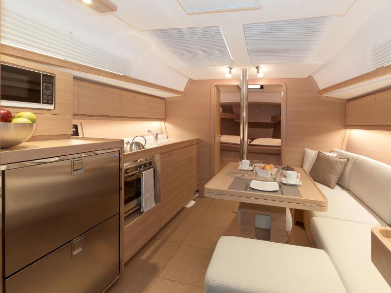 Book yachts online - sailboat - Dufour 382 Grand Large - PETAR PAN 2018 - rent