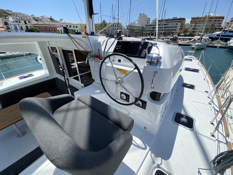 Book yachts online - catamaran - Lagoon 40 - Eskimo  - rent