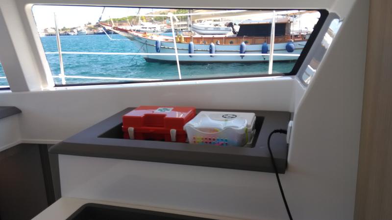 Book yachts online - catamaran - Bali 4.1 - Double Kiss - rent
