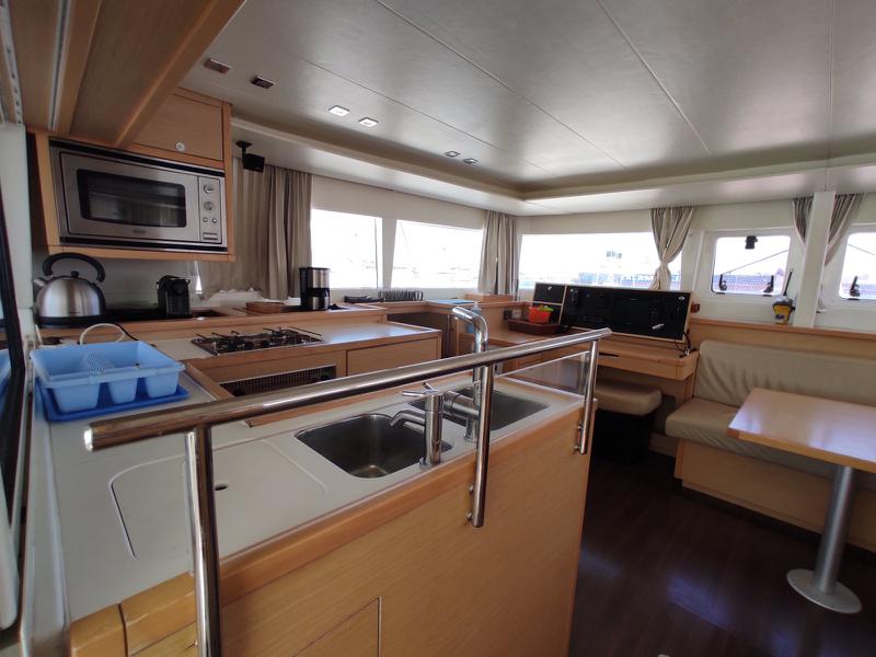 Book yachts online - catamaran - Lagoon 450  Flybridge - Nata - rent