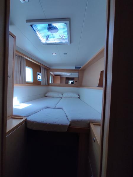 Book yachts online - catamaran - Lagoon 450  Flybridge - Nata - rent