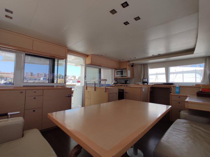 Book yachts online - catamaran - Lagoon 450  Flybridge - Nata - rent