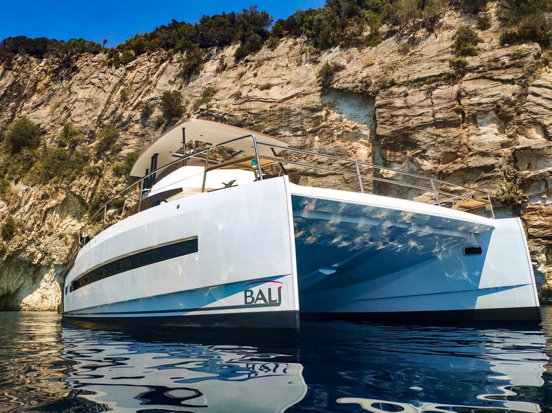 Book yachts online - powercatamaran - Bali 4.3 MY - Flying Dream  - rent