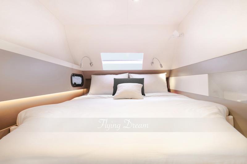 Book yachts online - powercatamaran - Bali 4.3 MY - Flying Dream  - rent