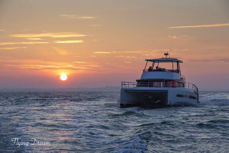 Book yachts online - powercatamaran - Bali 4.3 MY - Flying Dream  - rent