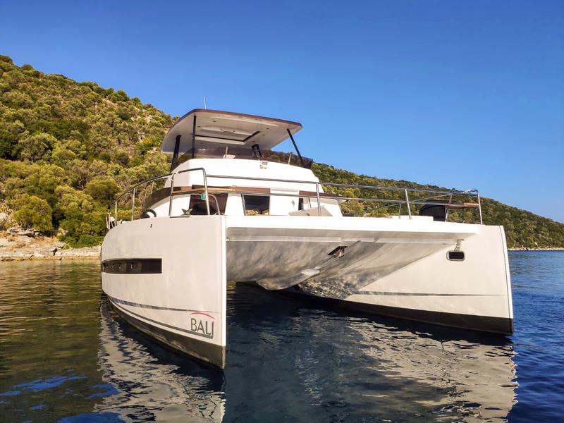 Book yachts online - powercatamaran - Bali 4.3 MY - Flying Dream  - rent