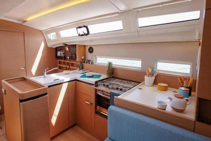 Book yachts online - sailboat - Sun Odyssey 410 - Intrepida - rent