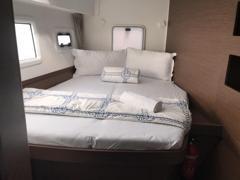 Book yachts online - catamaran - Lagoon 42 - Sammy (A/C, WM, Inverter, Generator) - rent