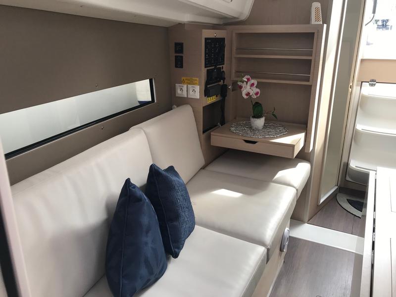 Book yachts online - sailboat - Oceanis 30.1 - Mimosa - rent