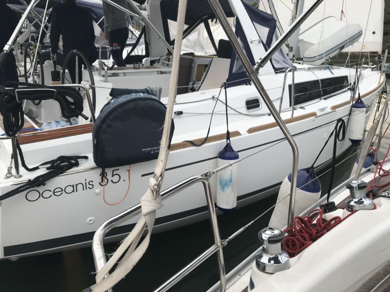 Book yachts online - sailboat - Oceanis 35.1 - Nodus - rent