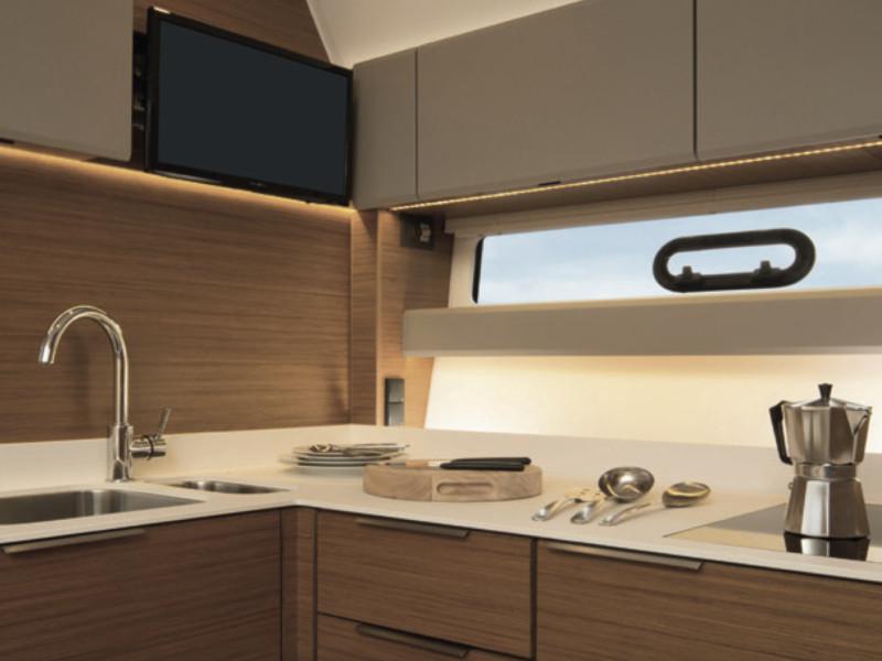 Book yachts online - motorboat - Bavaria S40 Coupe - KAMA  - rent