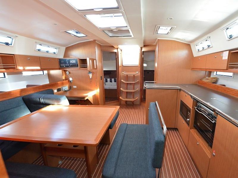 Book yachts online - sailboat - Bavaria 45 Cruiser - Iguazu - rent