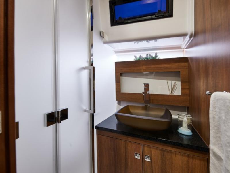 Book yachts online - motorboat - Northman 1200 Elegance Flybridge - ELEGANCE FLYBRIDGE - rent